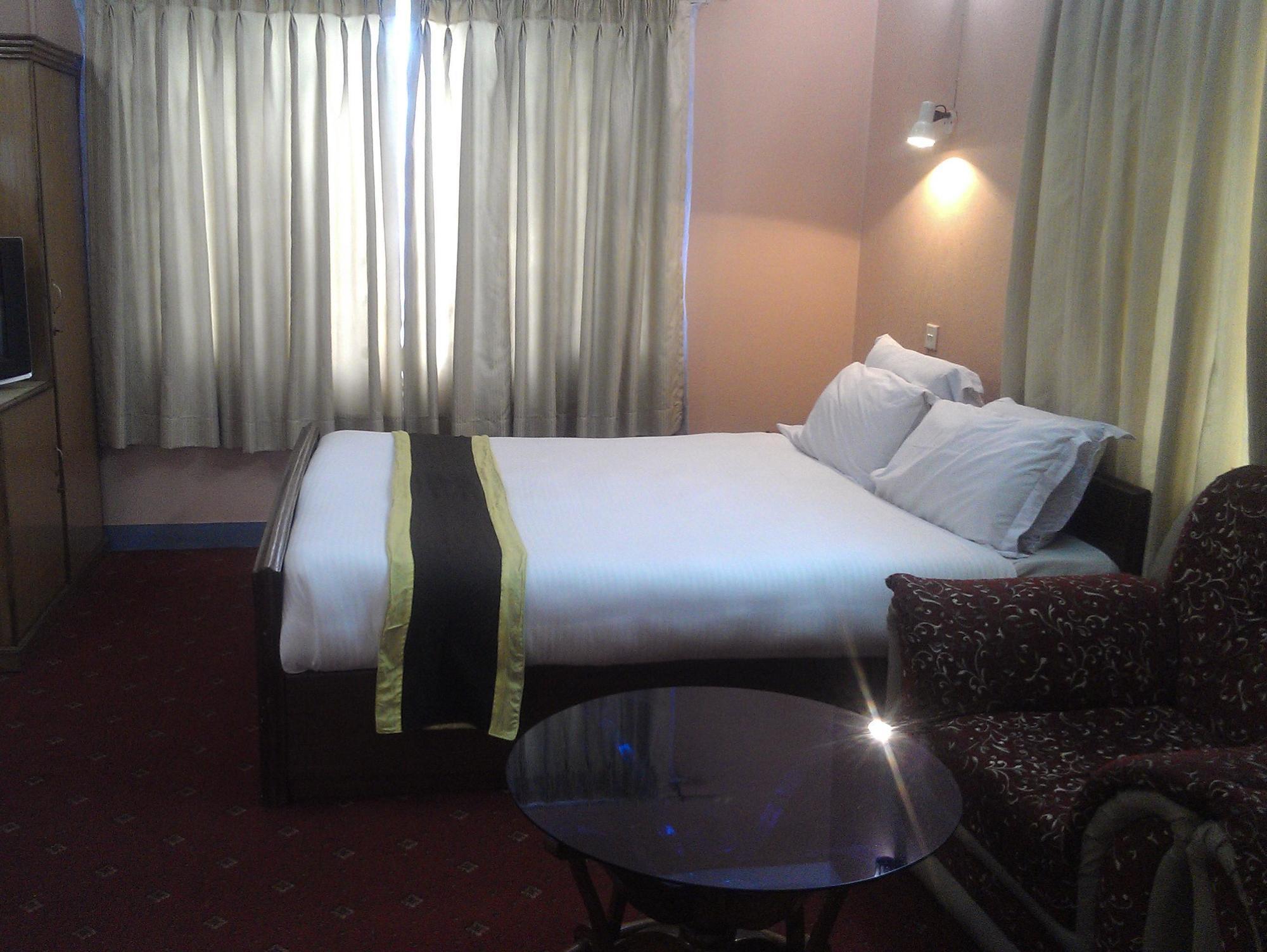 Amar Hotel Катманду Екстер'єр фото