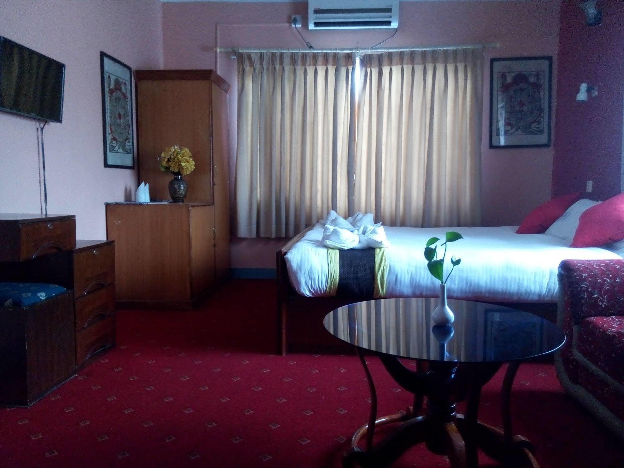Amar Hotel Катманду Екстер'єр фото